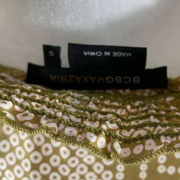 bcbgmaxazria Green V-Neck 100% Silk Top With Ruffles Size Small - Picture 7 of 10